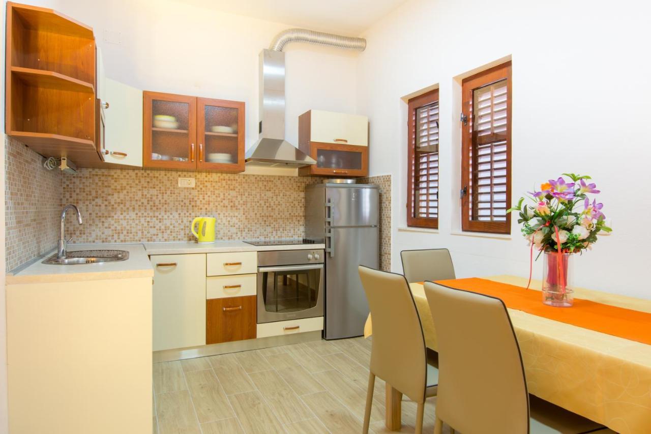 Apartments By The Sea Kastel Stari, Kastela - 15894 Exterior foto